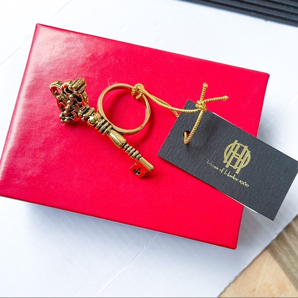 HOUSE OF HARLOW 1960 Large Key Cocktail Ring in Gold - Picture 5 of 6